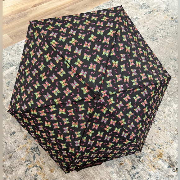 Betsey Johnson Accessories - NWT BETSEY JOHNSON Butterflies
Auto-Open Umbrella XOXO Butterfly
Black